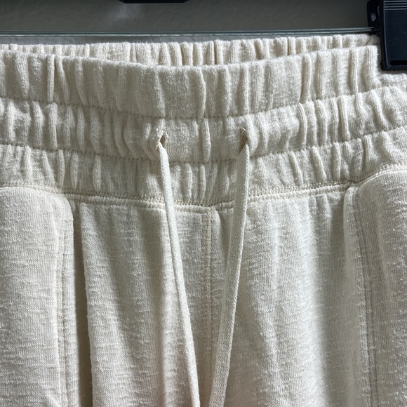 C).  Beige Cream Wide legs Long Pants - Picture 5 of 9